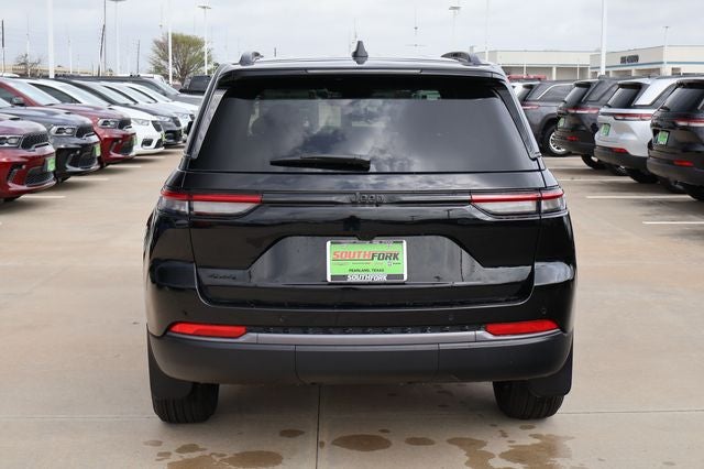2026 Jeep Grand Cherokee Laredo