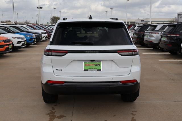 2026 Jeep Grand Cherokee Laredo