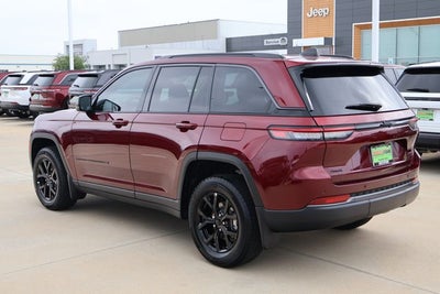 2026 Jeep Grand Cherokee Laredo