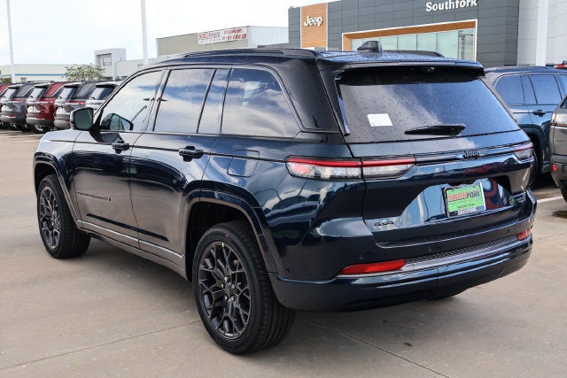 2027 Jeep Grand Cherokee Summit