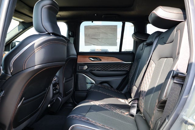 2027 Jeep Grand Cherokee Summit