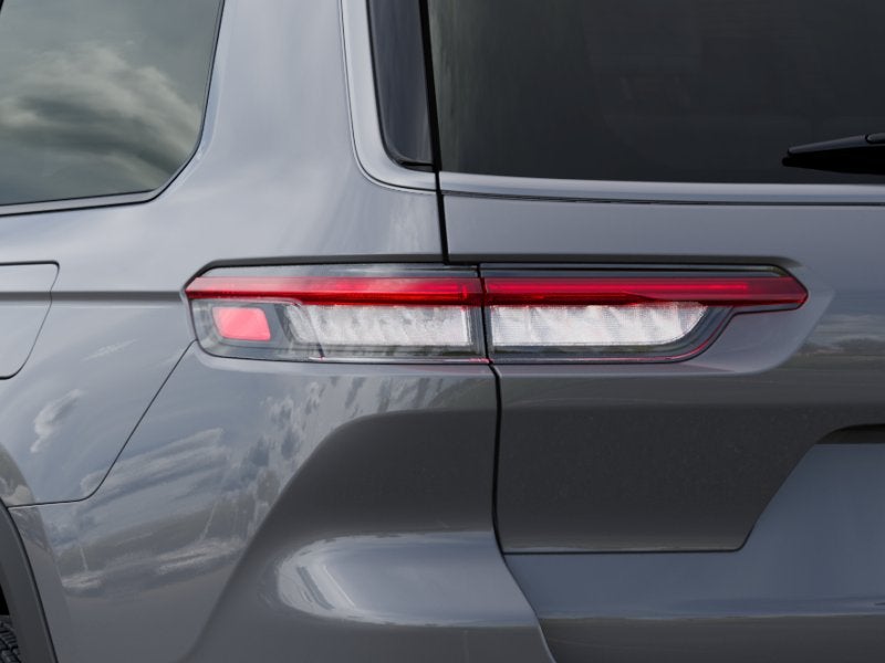 2027 Jeep Grand Cherokee Laredo Altitude