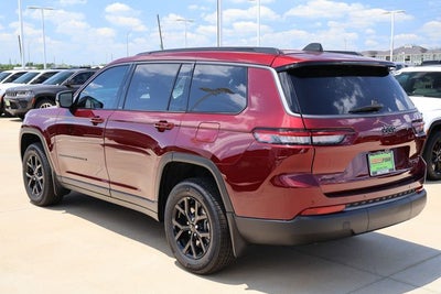 2026 Jeep Grand Cherokee Laredo