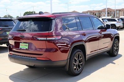 2026 Jeep Grand Cherokee Laredo