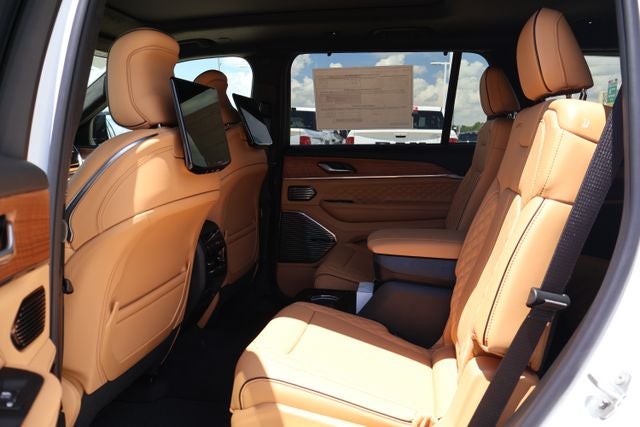 2026 Jeep Grand Cherokee Summit