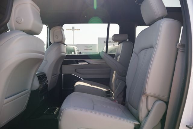 2026 Jeep Grand Wagoneer 4x2