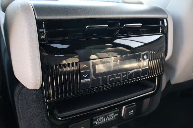 2026 Jeep Grand Wagoneer 4x2