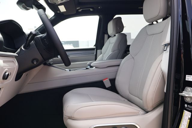 2026 Jeep Grand Wagoneer 4x2