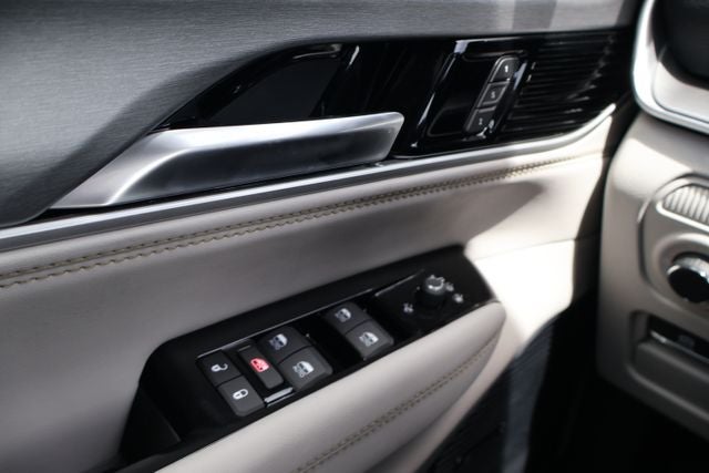 2026 Jeep Grand Wagoneer 4x2