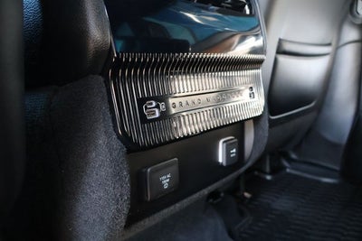 2023 Jeep Grand Wagoneer Base