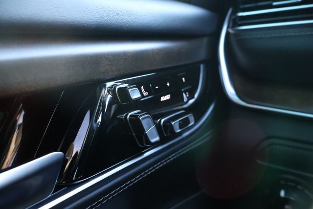 2023 Jeep Grand Wagoneer Base