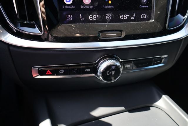 2024 Volvo S60 B5 Core Dark Theme