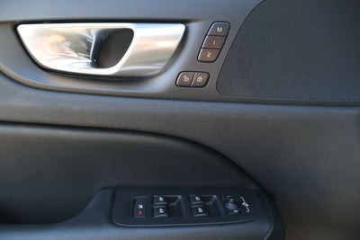 2024 Volvo S60 B5 Core Dark Theme