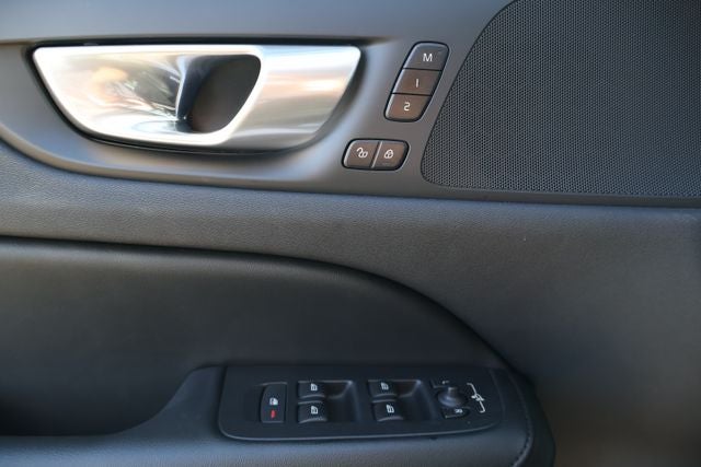 2024 Volvo S60 B5 Core Dark Theme
