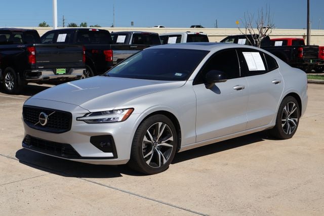 2024 Volvo S60 B5 Core Dark Theme