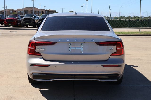 2024 Volvo S60 B5 Core Dark Theme