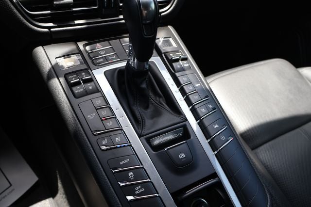 2020 Porsche Macan Base