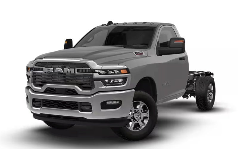 2026ram3500chassiscab-exterior-01